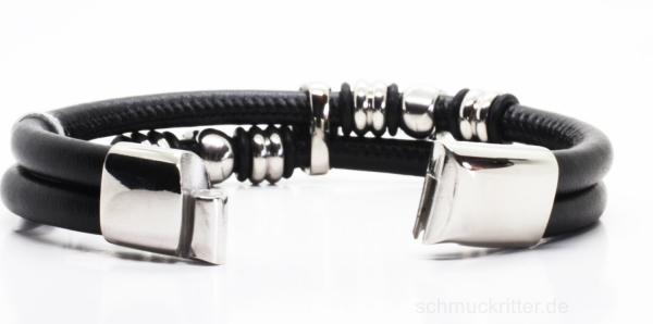 echt Lederarmband schwarz mit Totenköpfen
