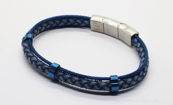 Lederarmband geflochten in hellblau mit Edelstahl