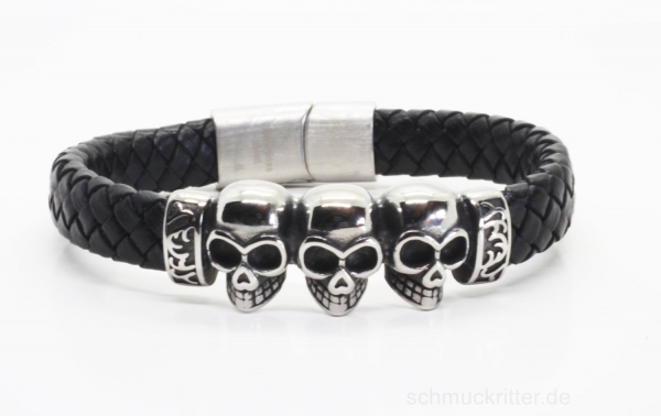 Lederarmband mit Totenköpfen