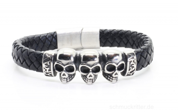 Lederarmband mit Totenköpfen