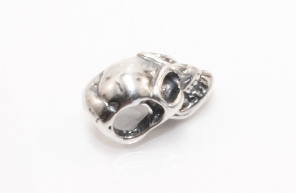 Anhaenger-totenkopf-silber